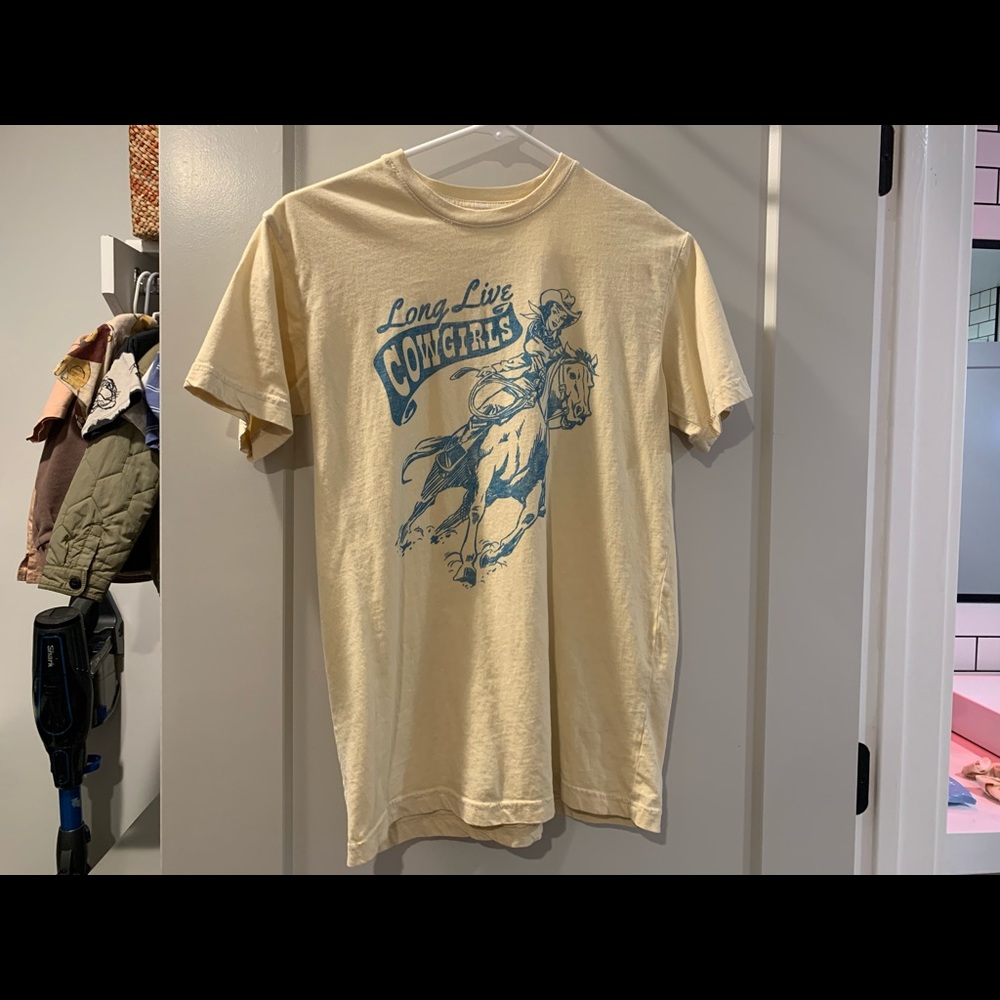 Cowgirl graphic tee. American highway